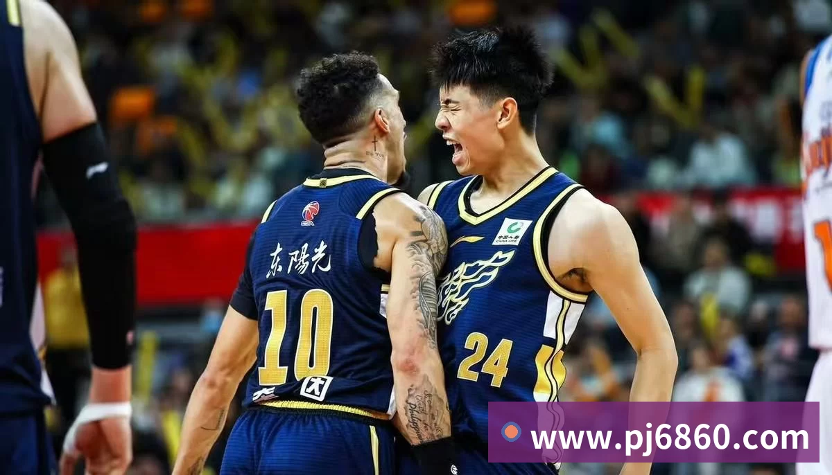 上港中锋位置又有了新选择！久违强援已复出亮相，曾效力申花多年